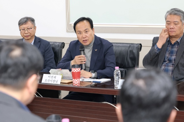 ▲ 가장산단 기업인과의 간담회에서 발언하는 이권재 시장ⓒ오산시 제공