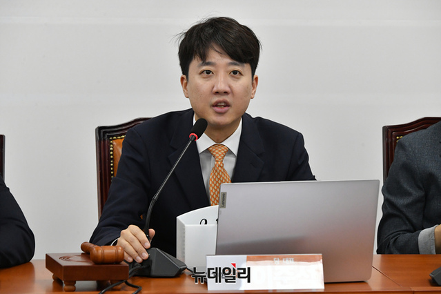 ▲ 이준석 개혁신당 대표가 8월 18일 오전 국회에서 열린 최고위원회의에서 모두발언을 하고 있다. ⓒ이종현 기자