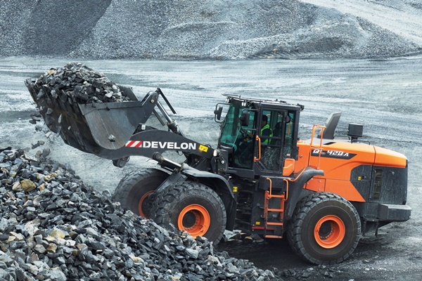 ▲ HD현대인프라코어 대형 휠로더(DL420A-7M). ⓒHD현대인프라코어