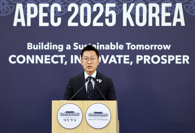 ▲ 김남준 대변인이 30일 경북 경주 국제미디어센터(IMC) 중앙기자실에서 한-캐나다 정상회담 관련 브리핑을 하고 있다. ⓒ뉴시스