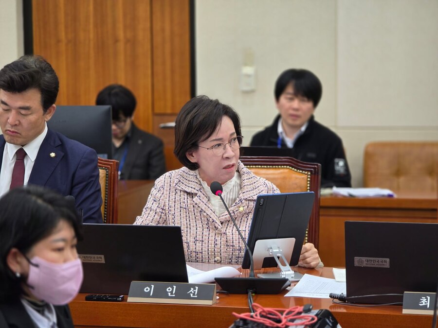 ▲ 국회 기획재정위원회 소속 이인선 국회의원(대구 수성구을, 국민의힘 대구시당위원장)은 10월 30일, 국회 기획재정위원회 종합감사에서 대구 군 공항 이전 사업에 대해 정부가 사업의 키를 쥐고 책임을 져야 한다고 강조했다.ⓒ이인선 의원실