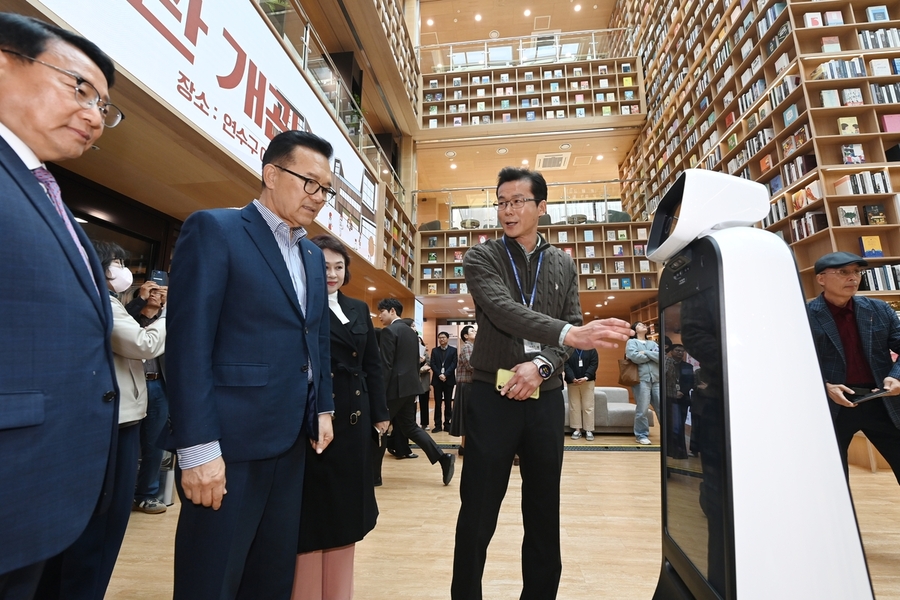 ▲ 인천 연수구 송도국제도서관이 30일 문을 열었다. ⓒ연수구 제공 ▲ 인천 연수구 송도국제도서관이 30일 문을 열었다. ⓒ연수구 제공