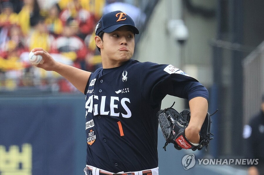 ▲ 31일 열리는 KS 5차전에서 한화는 마지막 희망은 문동주를 선발로 내세웠다.ⓒ연합뉴스 제공