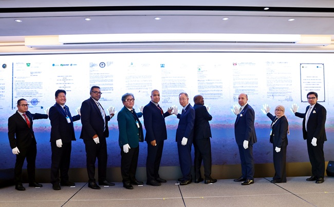 ▲ 이상호 태백시장이 지난 29일 서울 웨스틴조선호텔에서 열린 글로벌녹색성장주간 공식 세션 '글로벌 클린수소포럼'에 패널로 참석, 대한민국 지방정부를 대표해 청정수소·청정메탄올 기반의 정의로운 전환 비전을 발표했다. ⓒ태백시 ▲ 이상호 태백시장이 지난 29일 서울 웨스틴조선호텔에서 열린 글로벌녹색성장주간 공식 세션 '글로벌 클린수소포럼'에 패널로 참석, 대한민국 지방정부를 대표해 청정수소·청정메탄올 기반의 정의로운 전환 비전을 발표했다. ⓒ태백시