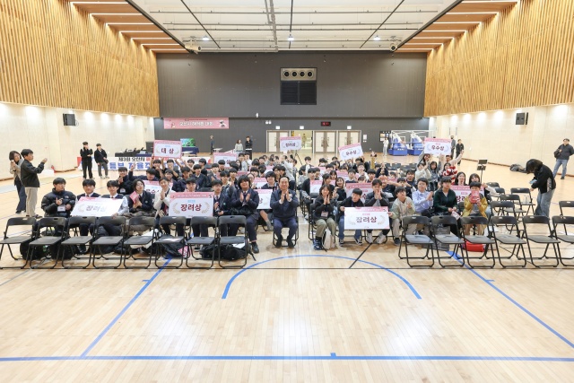 ▲ ‘2025 제3회 오산시 해커톤 대회’참가자 단체사진ⓒ오산시 제공 ▲ ‘2025 제3회 오산시 해커톤 대회’참가자 단체사진ⓒ오산시 제공