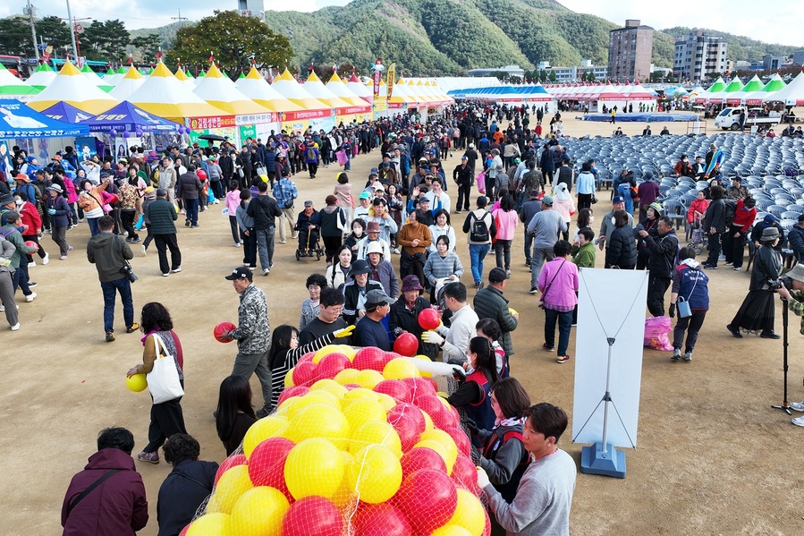 ▲ 10월 29일 개막한 제19회 청송사과축제는 첫날 ‘청송문화제’를 성대하게 개최했다.ⓒ청송군