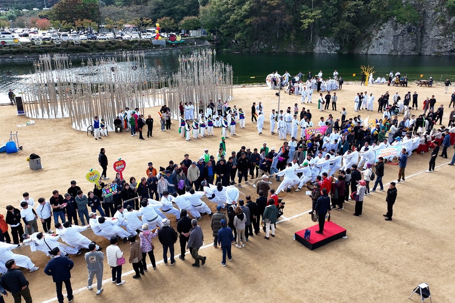 ▲ 청송사과축제가 풍성한 프로그램과 열띤 현장 분위기로 군민과 관광객을 사로잡으며 대한민국 최고의 축제임을 다시 한번 입증하고 있다.ⓒ청송군