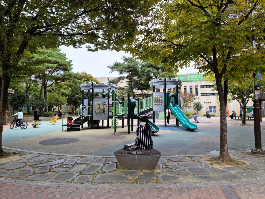 ▲ 달성군(군수 최재훈)은 아동들의 안전을 보장하고, 건강하게 성장할 수 있는 환경을 제공하기 위해 관내 주요 도시공원 5개소를 ‘아동보호구역’으로 지정했다(모암어린이공원).ⓒ달성군