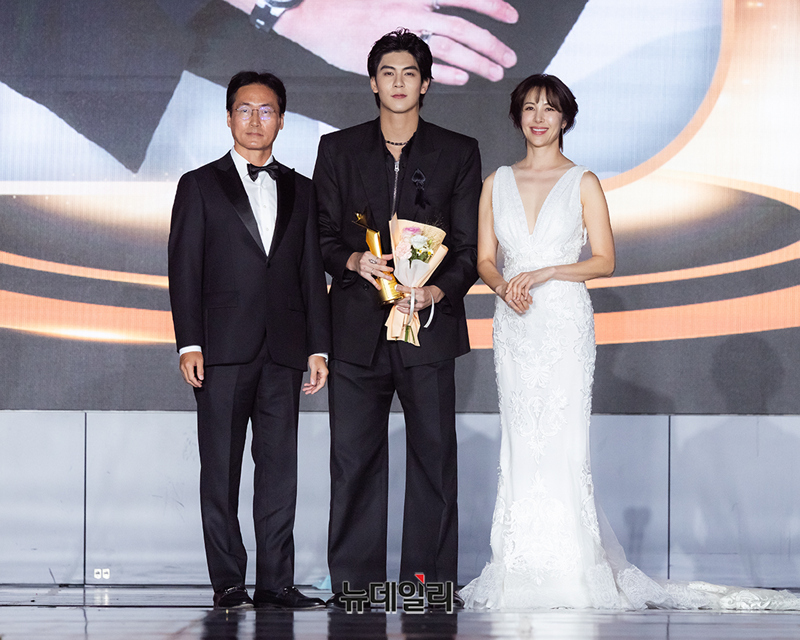 ▲ 모델스타상 - 류 바치라위치(남, Ryu Vachirawich, 태국) / 아비쥬클리닉 명동지점 윤철수 대표원장, 미스코리아 이지안