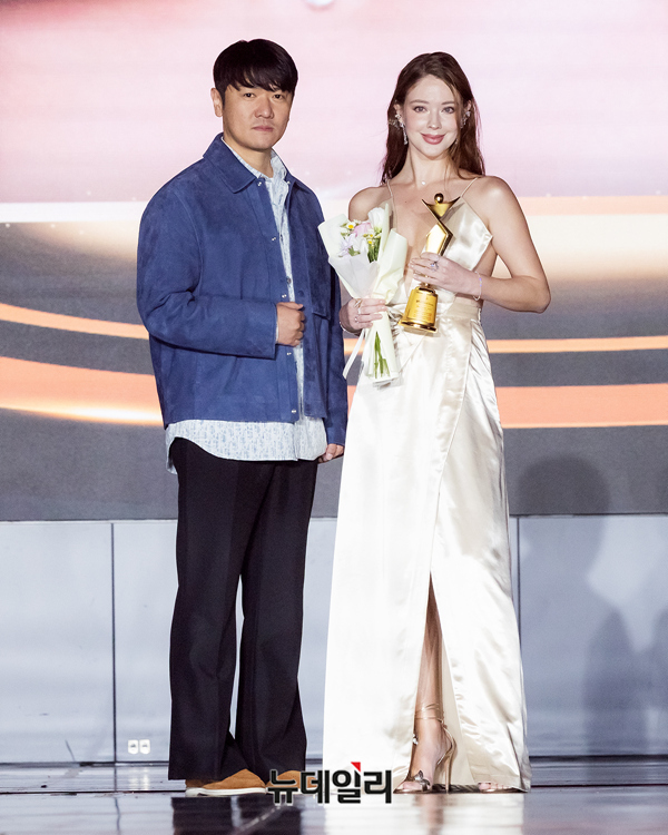 ▲ 모델스타상 - 안나 마르첸코(여, Anna Marchenko, 대만) / 스포라이브 김홍민 대표이사