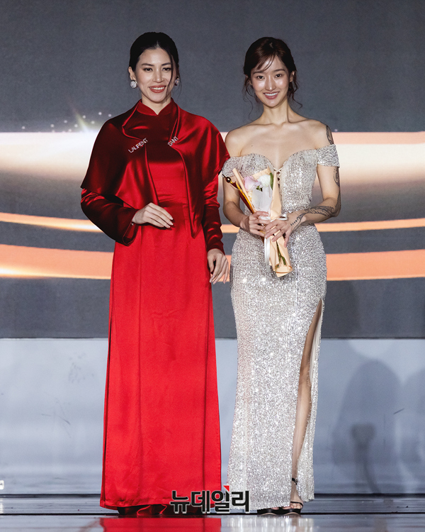 ▲ 아시아sns스타상 - 김혜수(아이돌네이션) / 베트남 비와이비 모델아카데미 Kay Tasu 대표