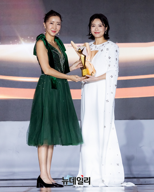 ▲ 아시아sns스타상 아시아인플루언서상 - 카카 램(kaka lam) / 아시아모델페스티벌 이상희 해외이사