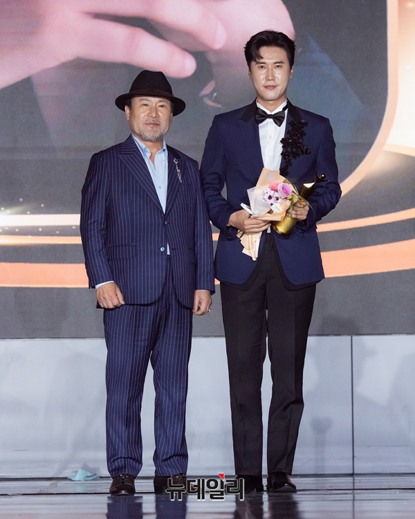 ▲ 인기상 트로트 부문 - 신성 / 부성 임영순 회장