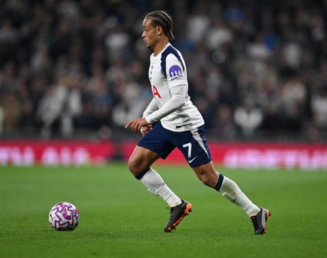 ▲ 토트넘의 백넙버 7번 시몬스가 교체 투입된 후 교체 아웃되는 굴욕을 당했다.ⓒ연합뉴스 제공