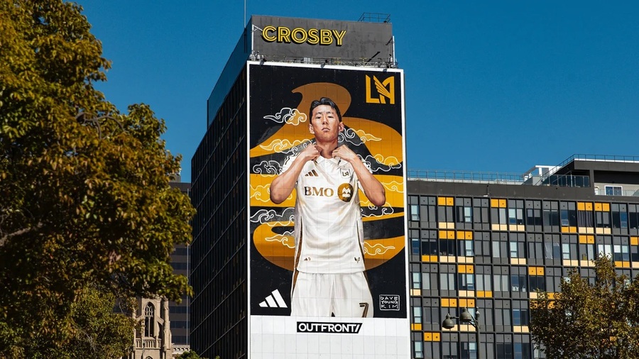 ▲ LA 한인 타운에는 LA로 이적한 손흥민의 대형 벽화가 있다.ⓒMLS 제공