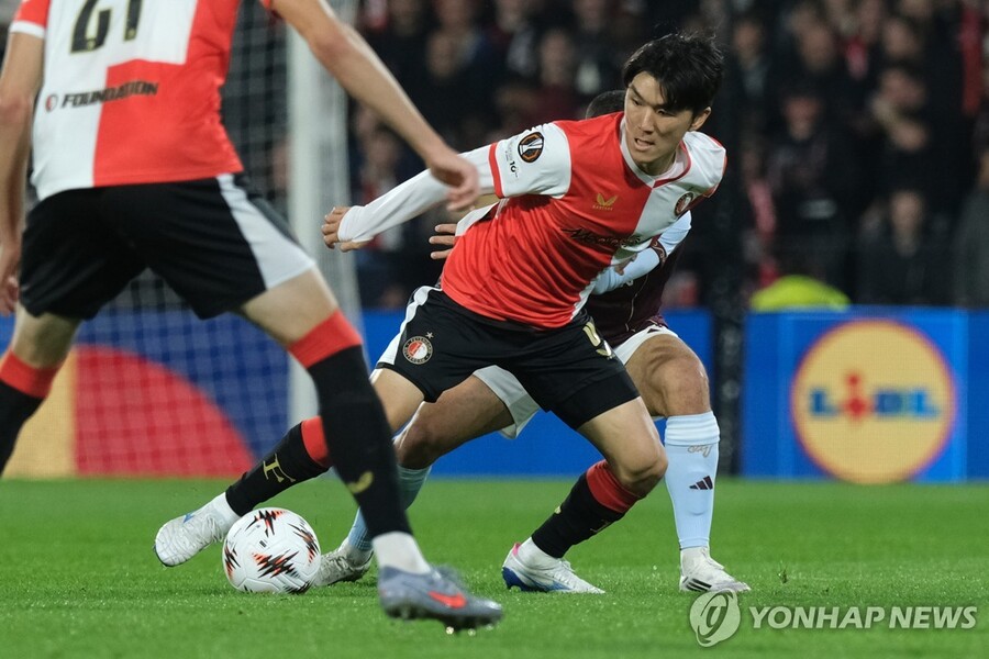 ▲ 페예노르트 황인범이 리그 첫 도움을 올렸고, 버밍엄의 백승호는 결승골을 넣으며 팀 승리를 이끌었다.ⓒ연합뉴스 제공