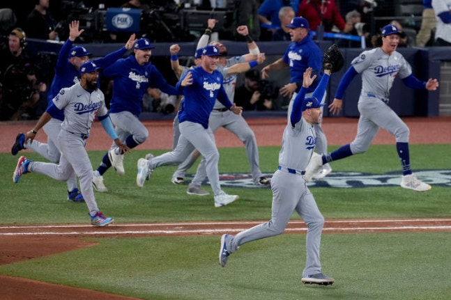 ▲ 김혜성이 대수비로 출전한 다저스가 토론토를 꺾고 WS 2연패에 성공했다.ⓒ뉴시스 제공