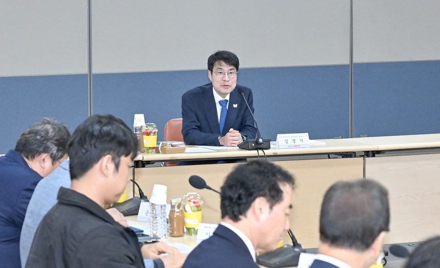 ▲ 대구시는 10월 31일 동인청사 대회의실에서 ‘대구시 신청사 건립 자문위원회’ 킥오프 회의를 열고 신청사 건립의 전문성 강화와 시민 의견 반영을 위한 본격적인 논의를 시작했다.ⓒ대구시