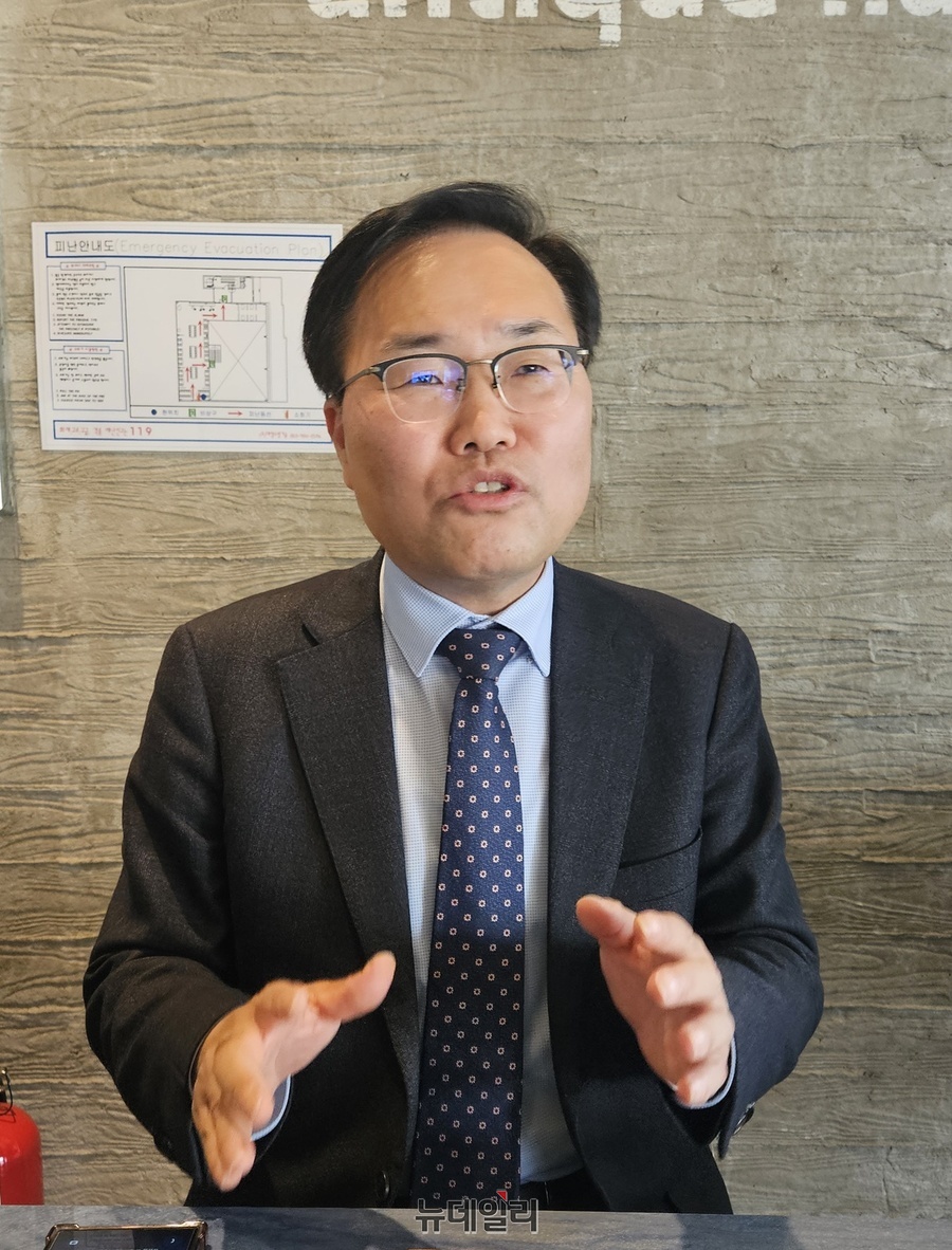 ▲ 홍석준 전 국회의원은 지난 10월 31일 대구경북인터넷기자협회와 인터뷰에서  “지금 대구시 재정은 폭탄 돌리기 수준”이라며 “지속 가능한 재정 구조와 시민이 체감할 수 있는 행정 혁신이 시급하다”고 강조했다.ⓒ뉴데일리