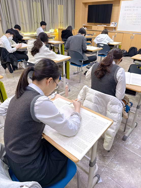 ▲ 경북교육청(교육감 임종식)은 자체 제작한 수능 모의평가 ‘대박 예감 수능 마중물’ 제2회 시험을 29일 도내 일반계고등학교와 자율고 등 126교를 대상으로 실시했다.ⓒ경북교육청