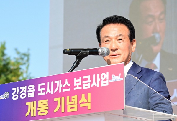 ▲ 백성현 논산시장이 최근 강경읍 도시가스 보급사업 개통식에서 축사를 하고 있다.ⓒ논산시