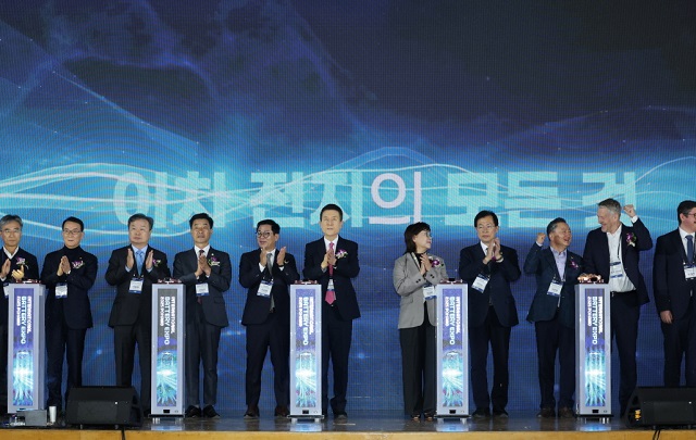 ▲ ‘국제 배터리 엑스포 2025 포항’이 3일 포스텍 대학체육관에서 개막했다.ⓒ포항시