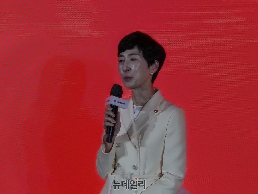 ▲ 김 부회장이 우지파동과 고 전중윤 명예회장에 대한 소회를 밝히고 있다.ⓒ조현우 기자