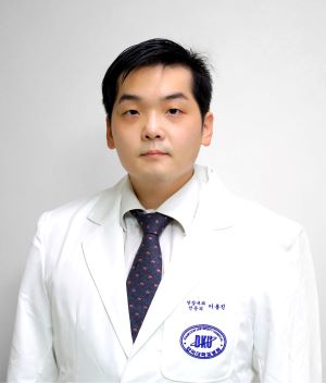 ▲ 대한의료인공지능학회(KoSAIM) 정기학술대회에서 ‘우수 구연상’을 수상한 이용진 신장내과 교수.ⓒ단국대병원