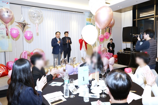 ▲ 오산시·군포시 첫 공동 청년 만남 행사에서 이권재 오산시장이 인사말을 하고 있다ⓒ오산시 제공