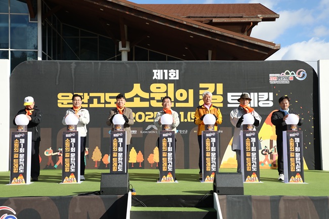 ▲ 사진 좌측에서 두번째 최성현 강원관광재단 대표, 세번째 손창환 도 글로벌 본부장, 네번째 최철규 강원랜드 대표이사 직무대행. ⓒ강원랜드