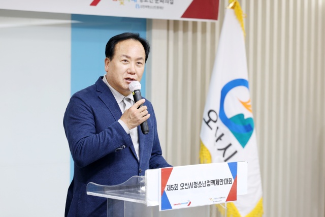 ▲ ‘제5회 청소년정책제안대회’에서 인사말을 하는 이권재 시장ⓒ오산시 제공