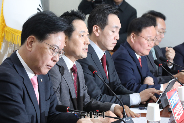 ▲ 장동혁 국민의힘 대표가 3일 오전 국회에서 열린 최고위원회의에서 모두발언을 하고 있다. ⓒ이종현 기자