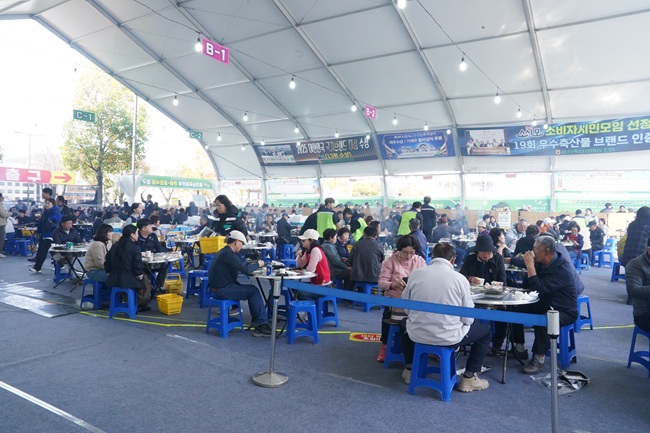 ▲ '제23회 홍천 인삼·한우 명품축제'와 '제10회 홍천사과축제' 모습. ⓒ홍천문화재단