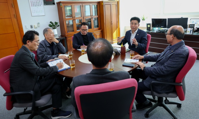 ▲ 생활폐기물 수집·운반 대행업체 대표들과의 간담회ⓒ오산시의회 제공