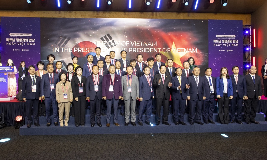 ▲ 2025년 11월 3일, 경북도의회(의장 박성만)는 지난 11월 1일 성황리에 막을 내린 ‘2025 APEC 경주 정상회의’의 성공적 개최를 위해 헌신한 경상북도청 APEC준비지원단을 비롯한 관계공무원들 등에게 감사의 서한문을 전달했다.ⓒ 경북도의회