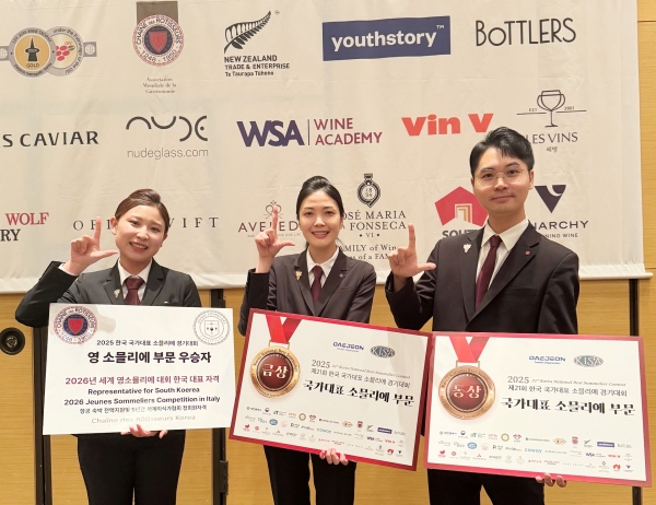 ▲ 롯데호텔앤리조트 소속 소믈리에들이 국내 최고 권위를 자랑하는 제21회 ‘한국 국가대표 소믈리에 경기대회’에서 3관왕의 눈부신 성과를 거뒀다.ⓒ롯데호텔앤리조트