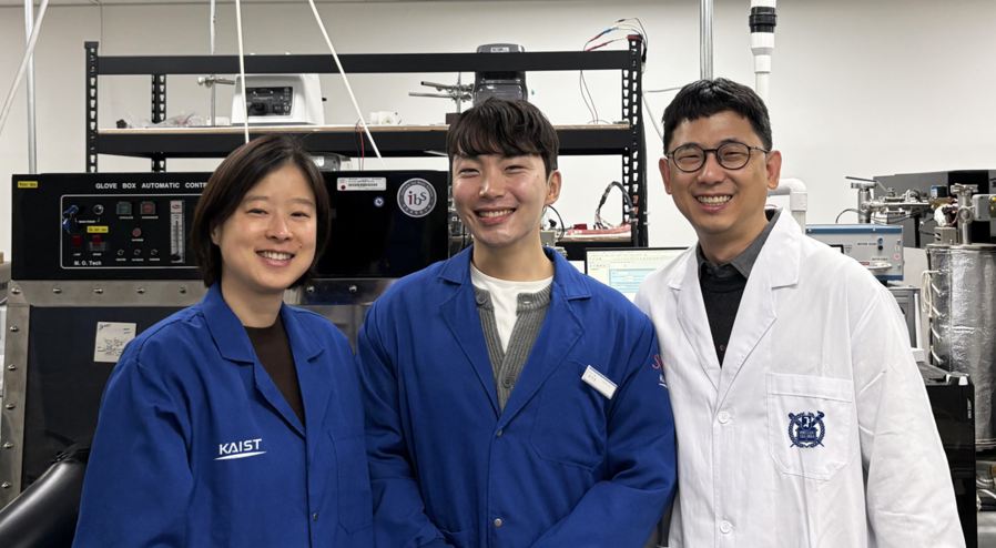 ▲ 왼쪽부터 KAIST 화학과 변혜령 교수, 최락현 석박통합과정(KAIST), 서울대 손창윤 교수. ⓒKAIST