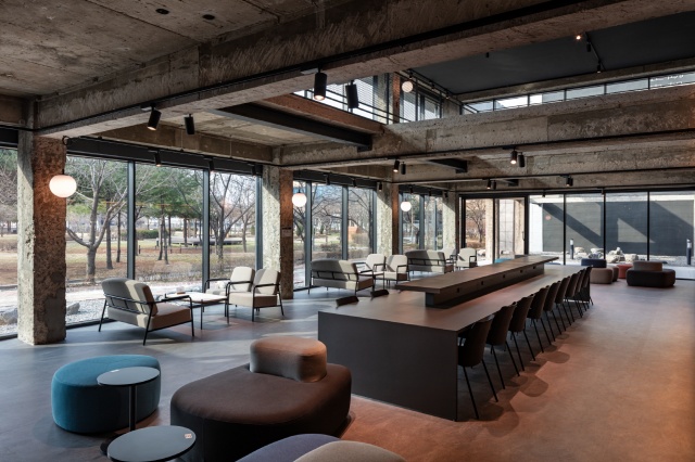 ▲ 2025 수원디자인대상 인테리어 분야 수상작인 지관서가 내부. ⓒ수원시 제공