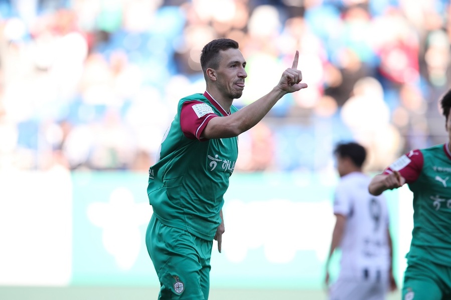 ▲ 대전하나시티즌 안톤이 '하나은행 K리그1 2025' 35라운드 MVP로 선정됐다. ⓒ한국프로축구연맹 제공