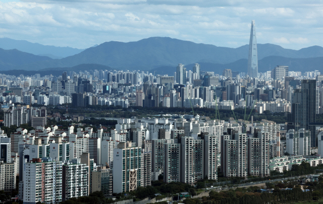 ▲ 서울 여의도 63빌딩에서 바라본 강남북 아파트 단지ⓒ연합뉴스