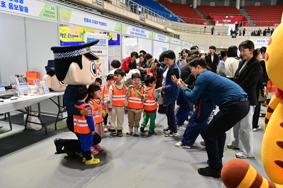 ▲ 이날 행사에서는 홍보·전시·체험관 등 55개 부스 운영으로 시민들로부터 큰 호응을 얻었다.ⓒ