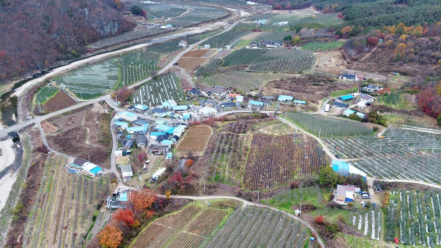 ▲ 청송군(군수 윤경희)은 농림축산식품부가 시행하는 ‘2026년 과실전문생산단지 기반조성 공모사업’에 선정돼, 향후 2년간 총사업비 20억 원(국비 16억 원, 지방비 4억 원)을 확보했다.ⓒ청송군
