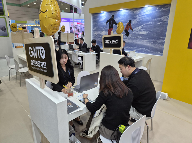 ▲ 강원관광재단이 지난 3일부터 5일까지 서울 코엑스에서 개최된 코리아 마이스 엑스포(Korea MICE Expo) 2025에 참가해 강원 MICE 산업 홍보 및 비즈니스 네트워킹 강화에 나섰다. ⓒ강원관광재단