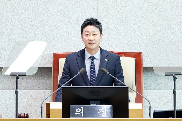 ▲ 김진경 경기도의회 의장이 4일 도의회에서 열린 제387회 정례회 개회식에서 발언하고 있다. ⓒ경기도의회 제공