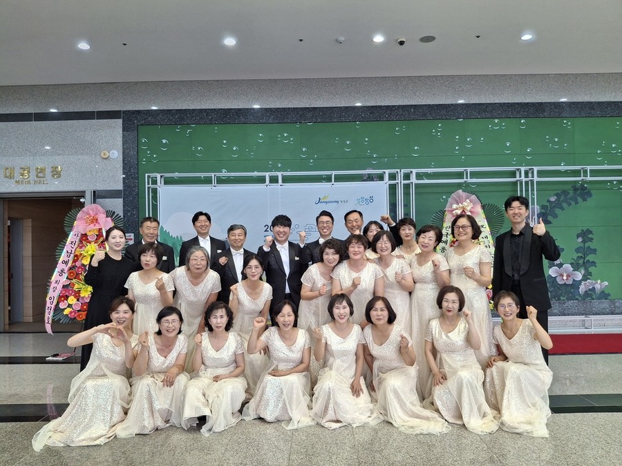 ▲ 함평군합창단, 제33회 도민합창 경연대회 ‘대상’ 수상_함평군합창단 단체사진ⓒ함평군 제공