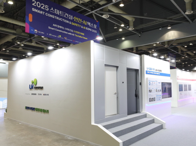 ▲ 스마트건설 엑스포 부스에 설치된 LH 모듈러주택. ⓒLH