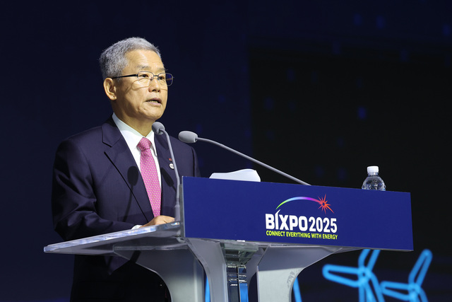▲ 김동철 한전 사장이 5일 광주 김대중컨벤션센터에서 개막한 'BIXPO 2025'에서 기념사를 하고 있다. ⓒ한전
