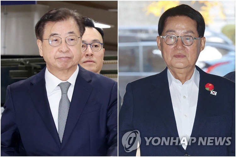 ▲ 2020년 9월 서해에서 발생한 공무원 피격 사건을 은폐하려 한 혐의로 재판에 넘겨진 서훈 전 청와대 국가안보실장(왼쪽), 박지원 전 국가정보원장이 5일 서울중앙지법에서 열린 결심 공판에 출석하고 있다. /연합뉴스