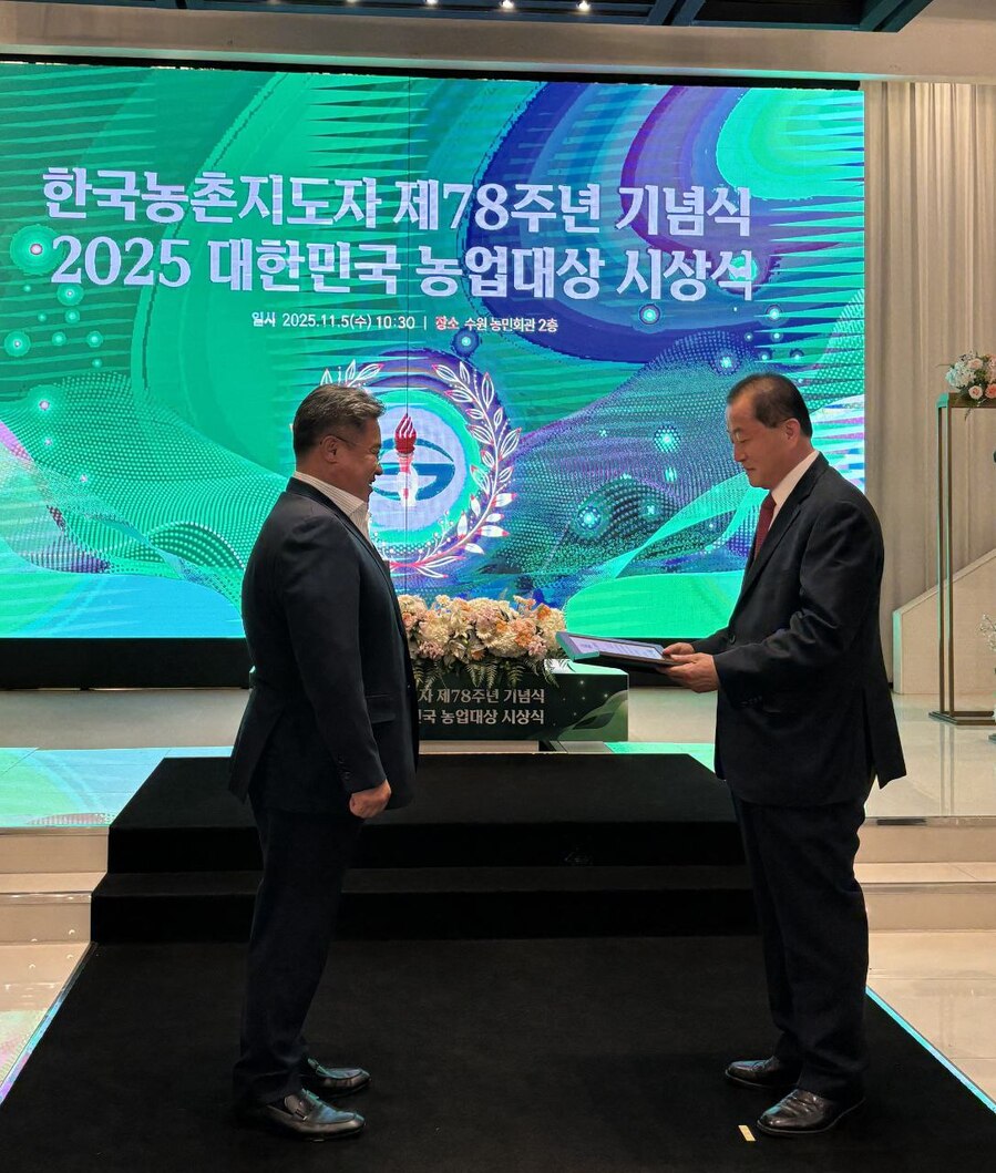 ▲ 경북도의회 최병근 의원(김천1, 국민의힘)이 2025 대한민국 농업대상 지방농정분야 최우수상을 수상했다.ⓒ경북도의회