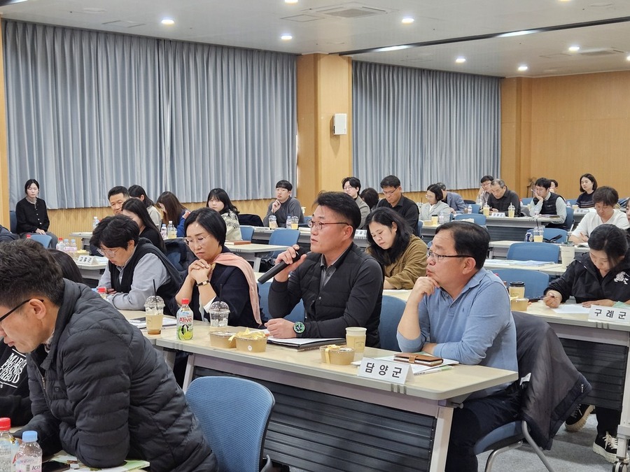 ▲ ‘기초지원기관 활성화 및 중앙·광역·기초지원기관 간 협력체계 구축 방안’을 주제로 종합토론ⓒ한국농어촌공사 전남지역본부 제공